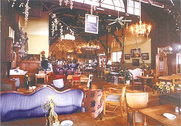 Restaurante Strandhalle, en Binz, isla de Rgen en el Bltico: el interior, con decoracin del inicio del siglo XX